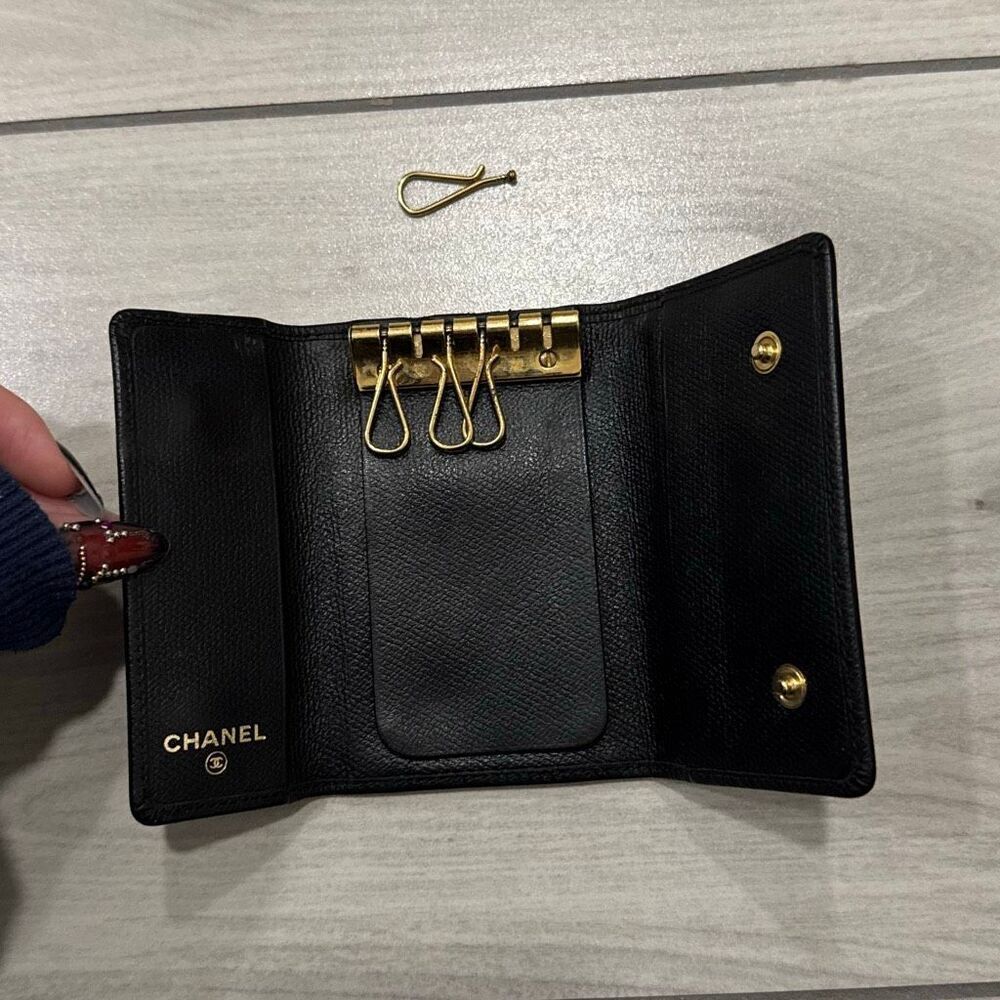 Authentic CHANEL 6-key Case Women's Black Wallet vintage Has only 4 key hooks - Picture 4 of 12